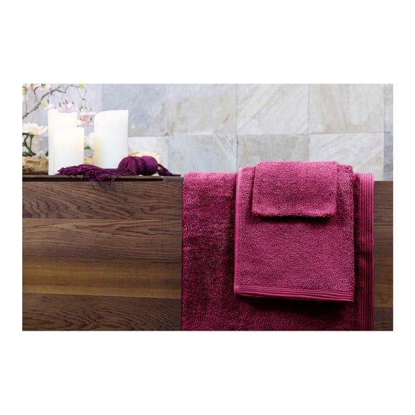 Komplet dwóch fioletowych ręczników i ręcznika kąpielowego Jalouse Maison Sangria