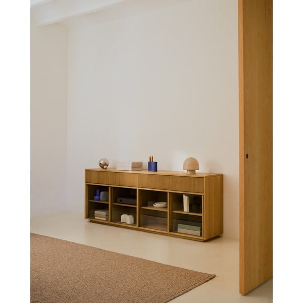 Witryna w dekorze dębu z drzwiami przesuwnymi w naturalnym kolorze 200x80x40 cm Helvine – Kave Home-image-1