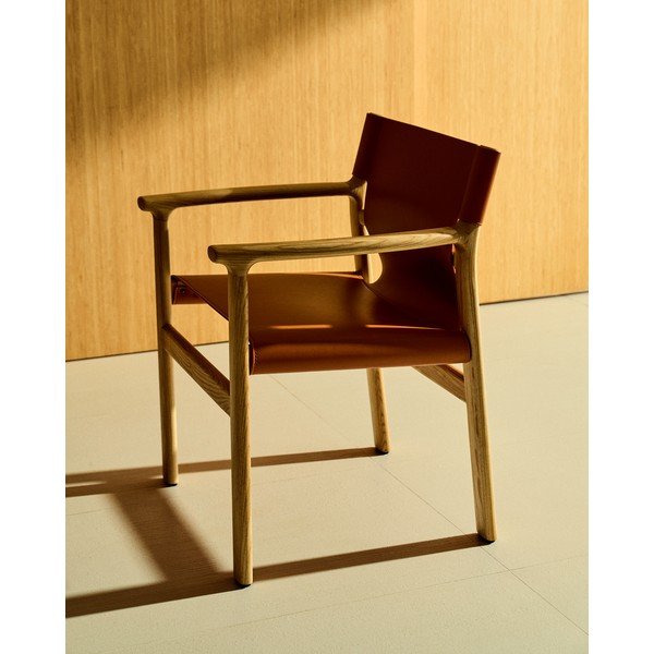 Koniakowe krzesło z litego drewna jesionowego z podłokietnikami Jan – Kave Home-image-1