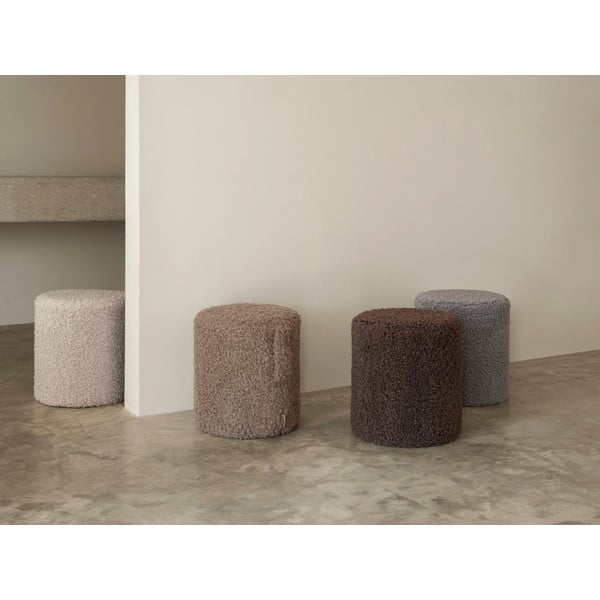 Ciemnobrązowy puf z materiału bouclé Teddy – Blomus-image-4