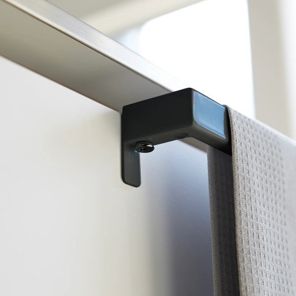 Czarny wiszący wieszak na ścierki kuchenne Tower – YAMAZAKI-image-2