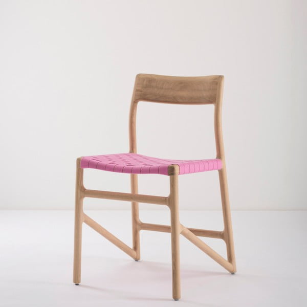 Krzesło z litego drewna dębowego z różowym siedziskiem Gazzda Fawn