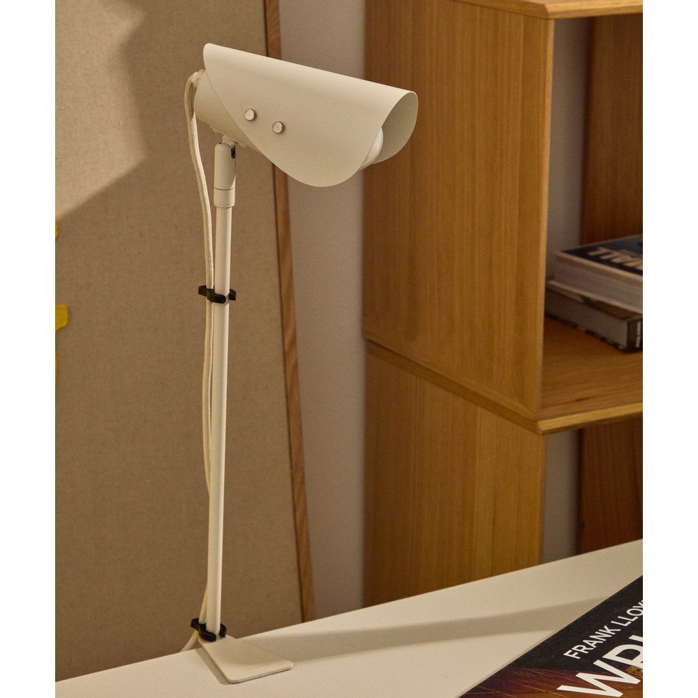 Jasnoszara metalowa lampa stołowa z klipsem (wysokość 51 cm) Jula – Kave Home (zdjęcie 4)