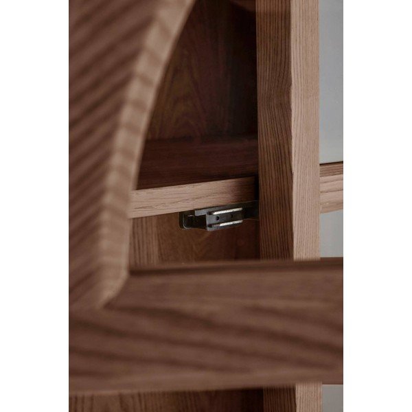 Witryna w dekorze orzecha w ciemnym naturalnym kolorze 90x195x40 cm Sandor – Jotex-image-2