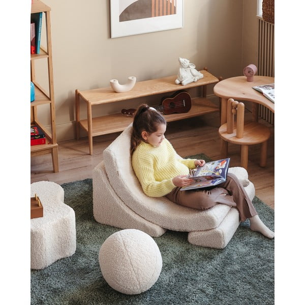Kremowy fotel dziecięcy z materiału bouclé Moon – Wigiwama-image-1