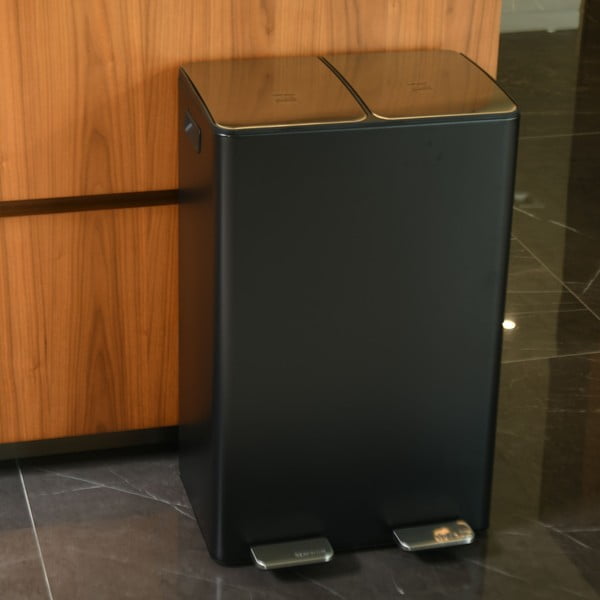 Ciemnoszary stalowy kosz na śmieci 2x30 l do segregacji odpadów/z pedałem   Aliya – Spirella-image-2