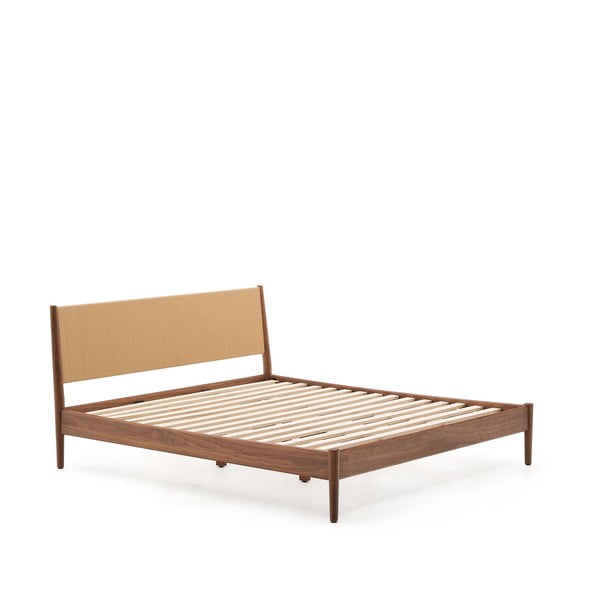 Ciemnobrązowe łóżko dwuosobowe z litego drewna orzechowego ze stelażem 180x200 cm Elan – Kave Home