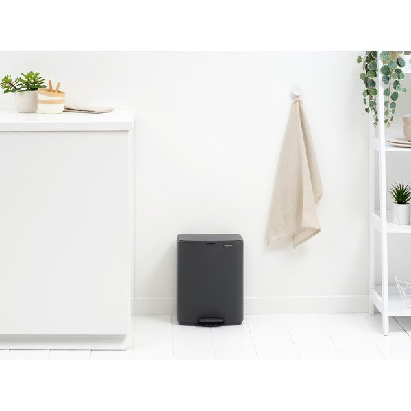 Ciemnoszary stalowy kosz na śmieci z pedałem 12 l Bo – Brabantia-image-2