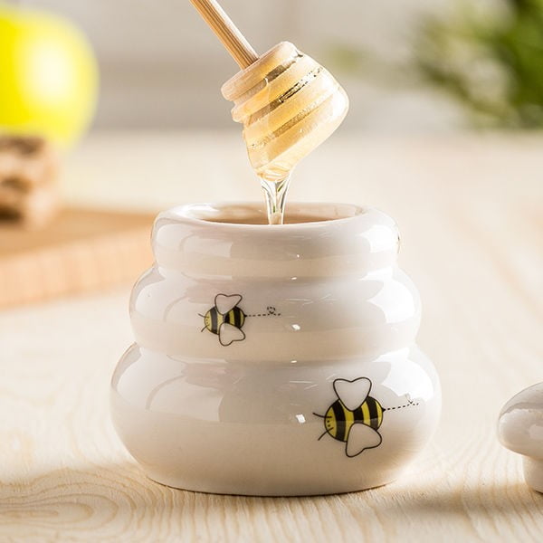 Ceramiczny pojemnik do miodu z wieczkiem i drewnianą pałeczką Just Mustard Honey