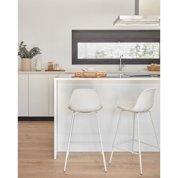 Biały hoker (wysokość siedziska 65 cm) Brighter – Kave Home-image-1