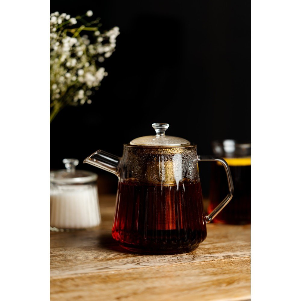 Szklany dzbanek do herbaty z sitkiem w kolorze złota 900 ml Mia – Vialli Design (zdjęcie 3)