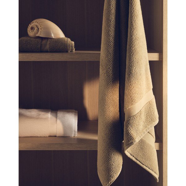 Zielony bawełniany ręcznik kąpielowy frotte 70x140 cm Olvira – Kave Home-image-1