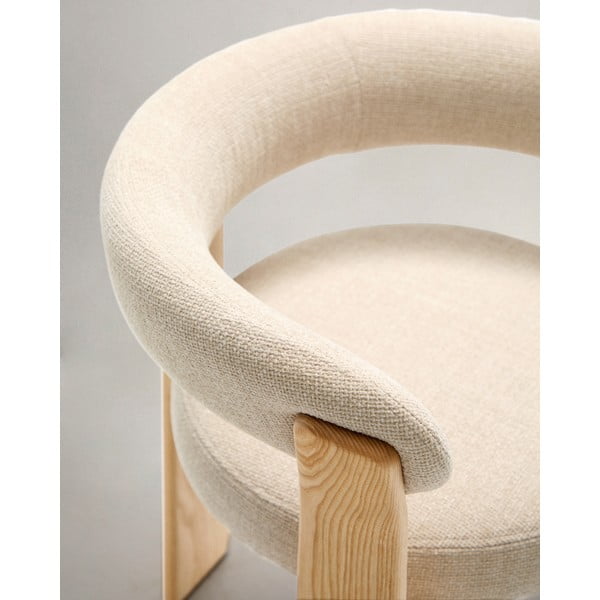 Beżowy/w naturalnym kolorze fotel jadalniany z litego drewna jesionowego z podłokietnikami Granite – Kave Home-image-3