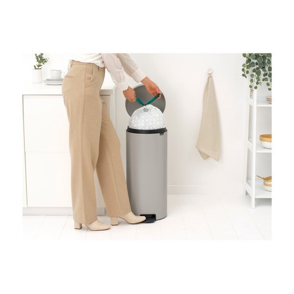 Jasnoszary stalowy kosz na śmieci z pedałem 30 l NewIcon – Brabantia-image-4