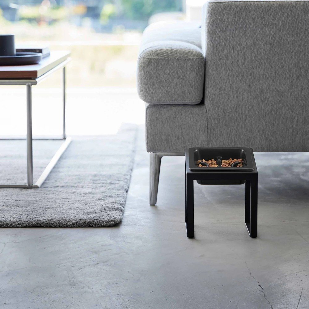 Miska ze stojakiem dla czworonoga ceramiczna Nooks – YAMAZAKI (zdjęcie 4)