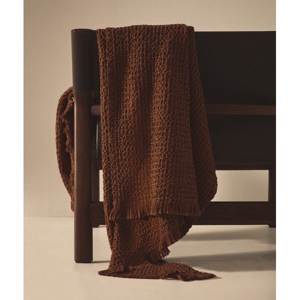 Brązowy koc 130x170 cm Nulina – Kave Home-image-1