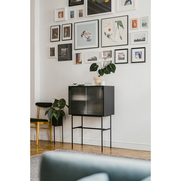 Czarna witryna z drzwiami przesuwnymi 70x109x40 cm Lekko – noo.ma-image-1