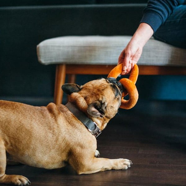 Zabawka dla psa Pretzel – P.L.A.Y.-image-1