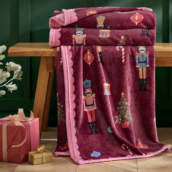 Bordowy/różowy koc ze świątecznym motywem 170x130 cm Christmas Nutcracker – Catherine Lansfield-image-1
