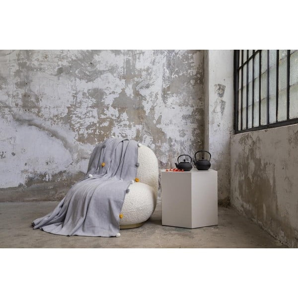 Szara polarowa narzuta 150x200 cm Pom Pom – Mijolnir-image-2