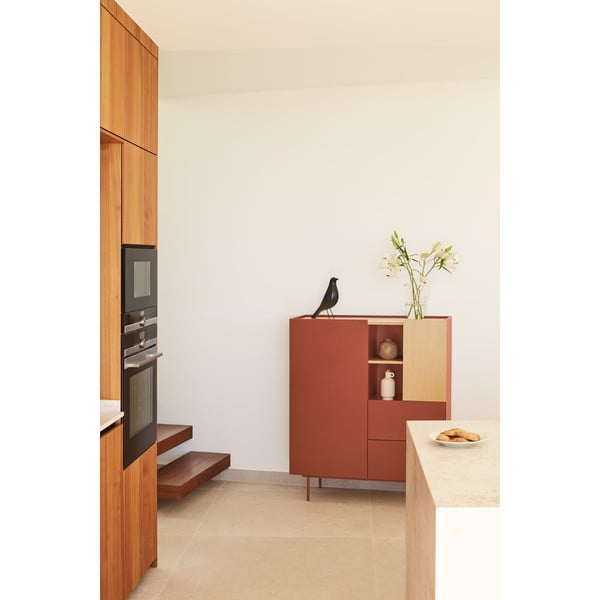 Ceglasto-naturalna wysoka komoda w dekorze dębu 100x120 cm Otto – Teulat-image-1