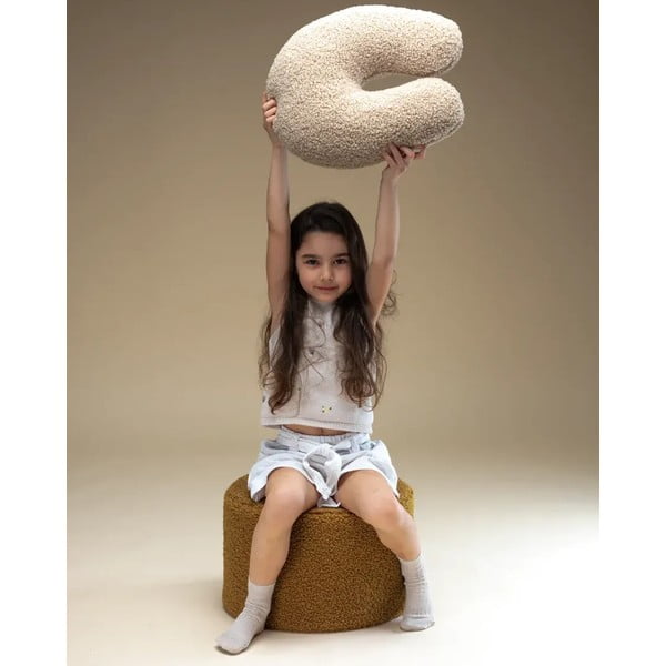Jasnobrązowa poduszka na sofę dziecięcą z materiału bouclé U – Wigiwama-image-2