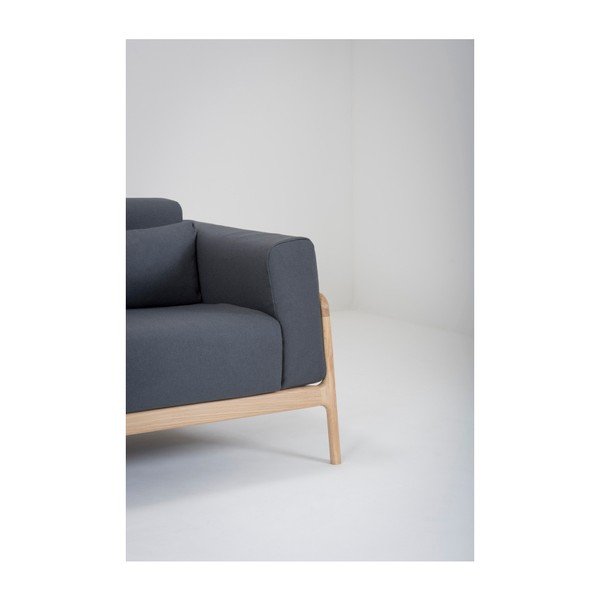Niebieskoszara sofa 2-osobowa z konstrukcją z litego drewna dębowego Gazzda Fawn-image-3