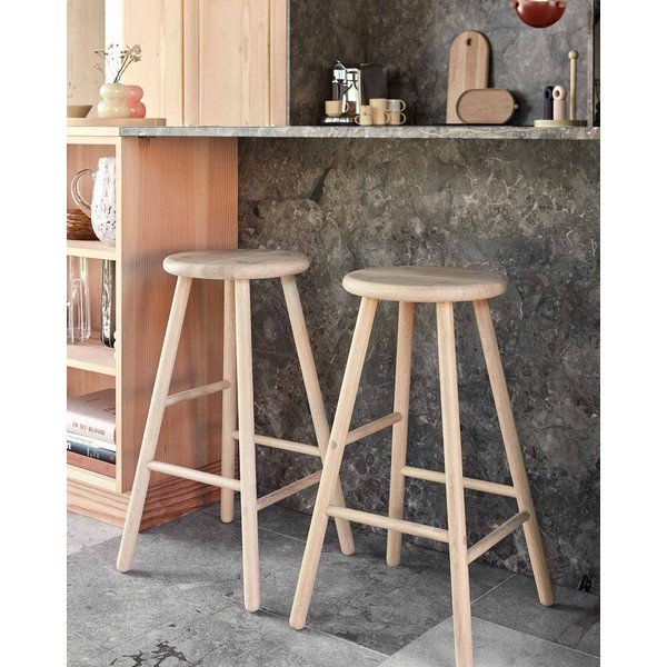 Hoker z litego drewna dębowego w jasnym naturalnym kolorze (wysokość siedziska 65 cm) Moto – OYOY Living Design-image-1
