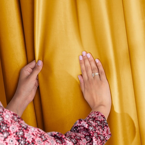 Żółta aksamitna zasłona częściowo zaciemniająca (dimout) 140x245 cm Eyelets – Restilo-image-3