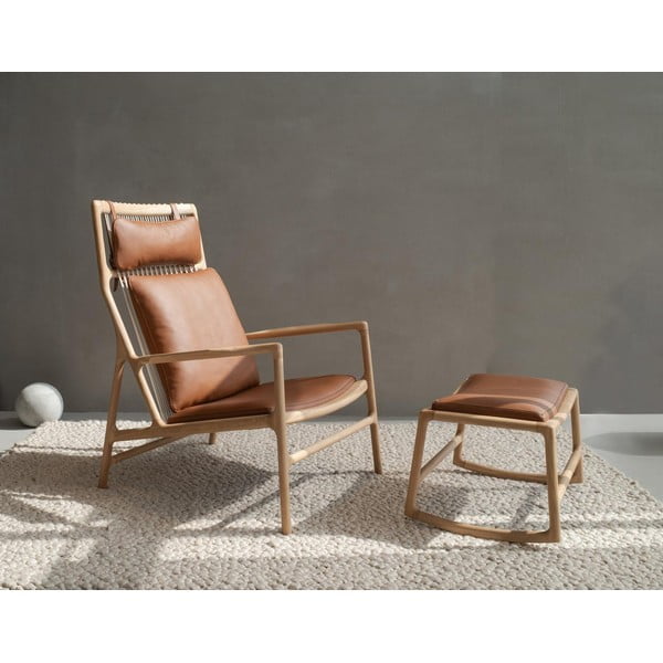 Podnóżek z konstrukcją z litego drewna dębowego i brązowym skórzanym elementem Gazzda Dedo-image-1