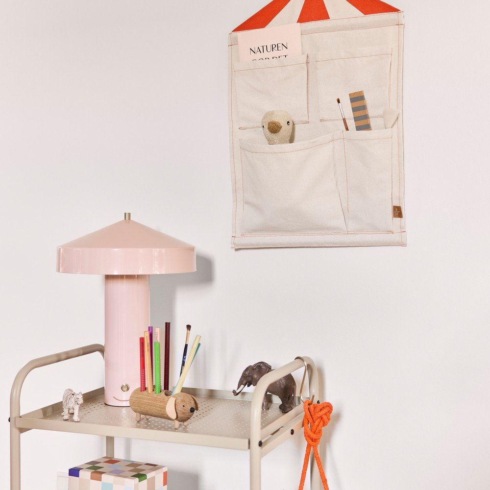 Kremowy tekstylny organizer wiszący 40x1x60 cm Circus – OYOY Mini (zdjęcie 3)