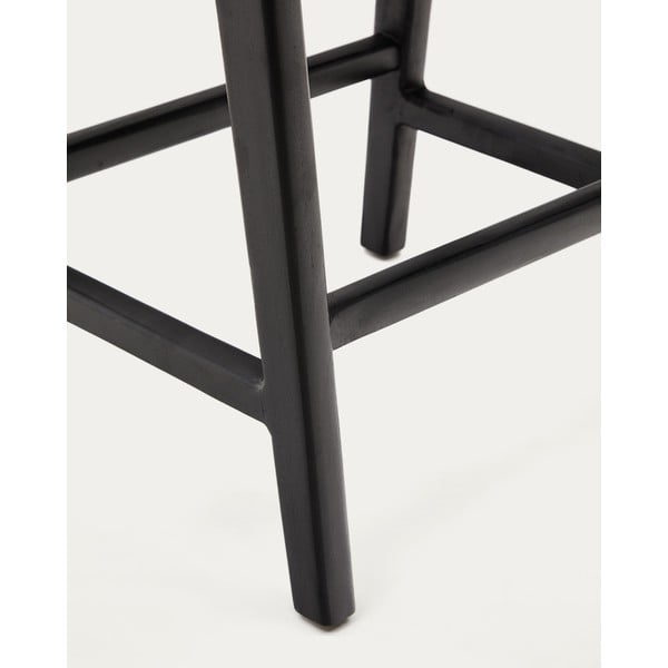 Czarny hoker z litego drewna mahoniowego Calixta – Kave Home-image-4