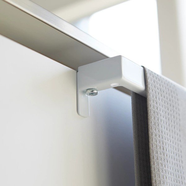 Biały wiszący wieszak na ścierki kuchenne Tower – YAMAZAKI-image-3