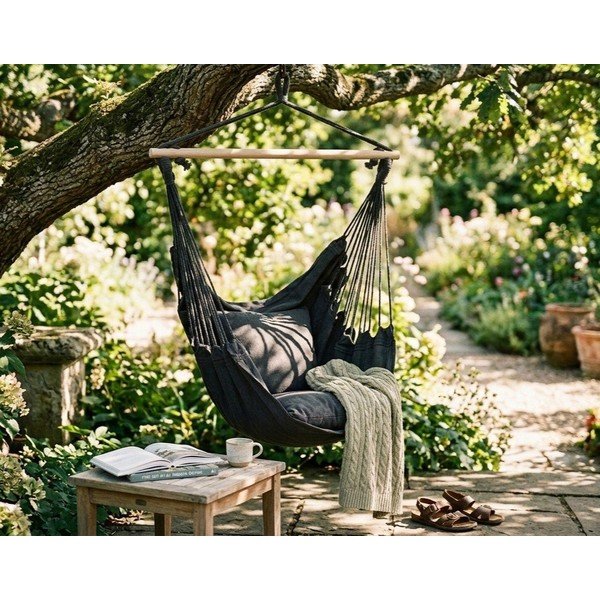 Czarny tapicerowany wiszący fotel ogrodowy Tobago – Garden Pleasure-image-1