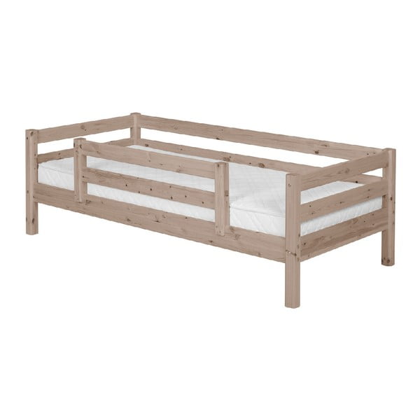 Brązowe łóżko dziecięce z drewna sosnowego z barierką bezpieczeństwa Flexa Classic, 90x200 cm
