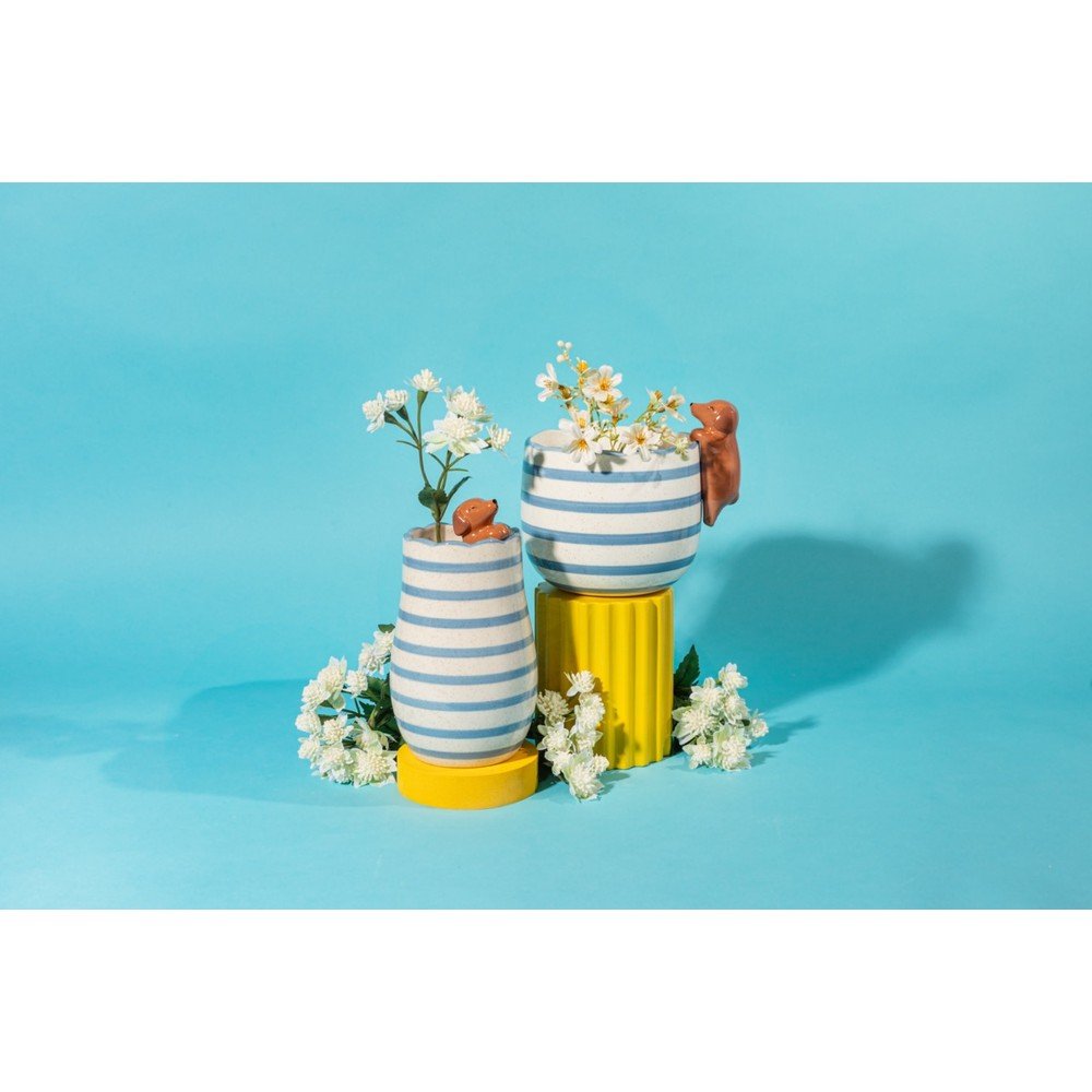 Biały wazon z dolomitu (wysokość 18,5 cm) Peeking Sausage Dog – Sass & Belle (zdjęcie 6)