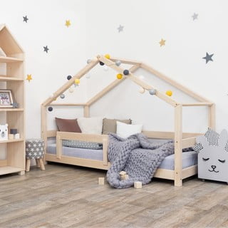 Drewniane łóżko dziecięce z konstrukcją w kształcie domku i z barierką Benlemi Lucky, 120x200 cm