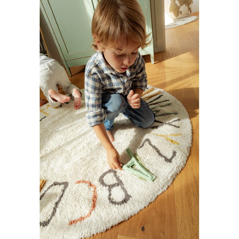 Kremowy bawełniany dziecięcy dywan do zabawy ø120 cm ABC Color and Letters – Lorena Canals (zdjęcie 3)