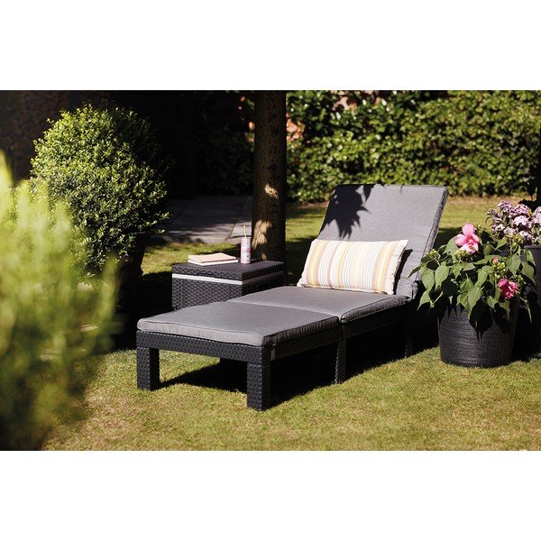 Ciemnoszary tapicerowany/ze sztucznego rattanu regulowany leżak ogrodowy Daytona – Keter-image-1