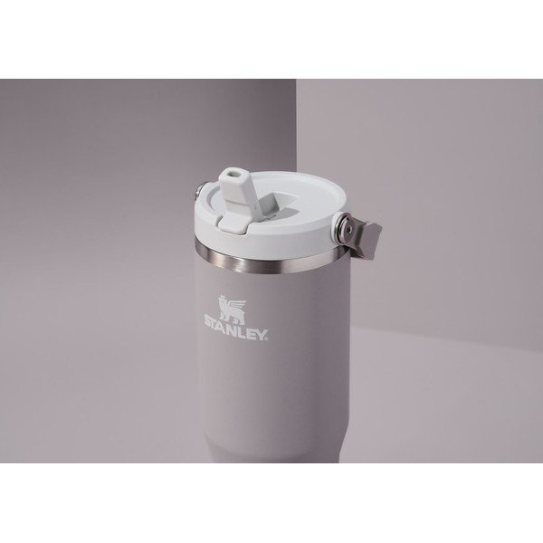 Jasnoszary termos ze stali nierdzewnej 410 ml IceFlow™ Flip Straw 2.0 Tumbler Ash – Stanley-image-4