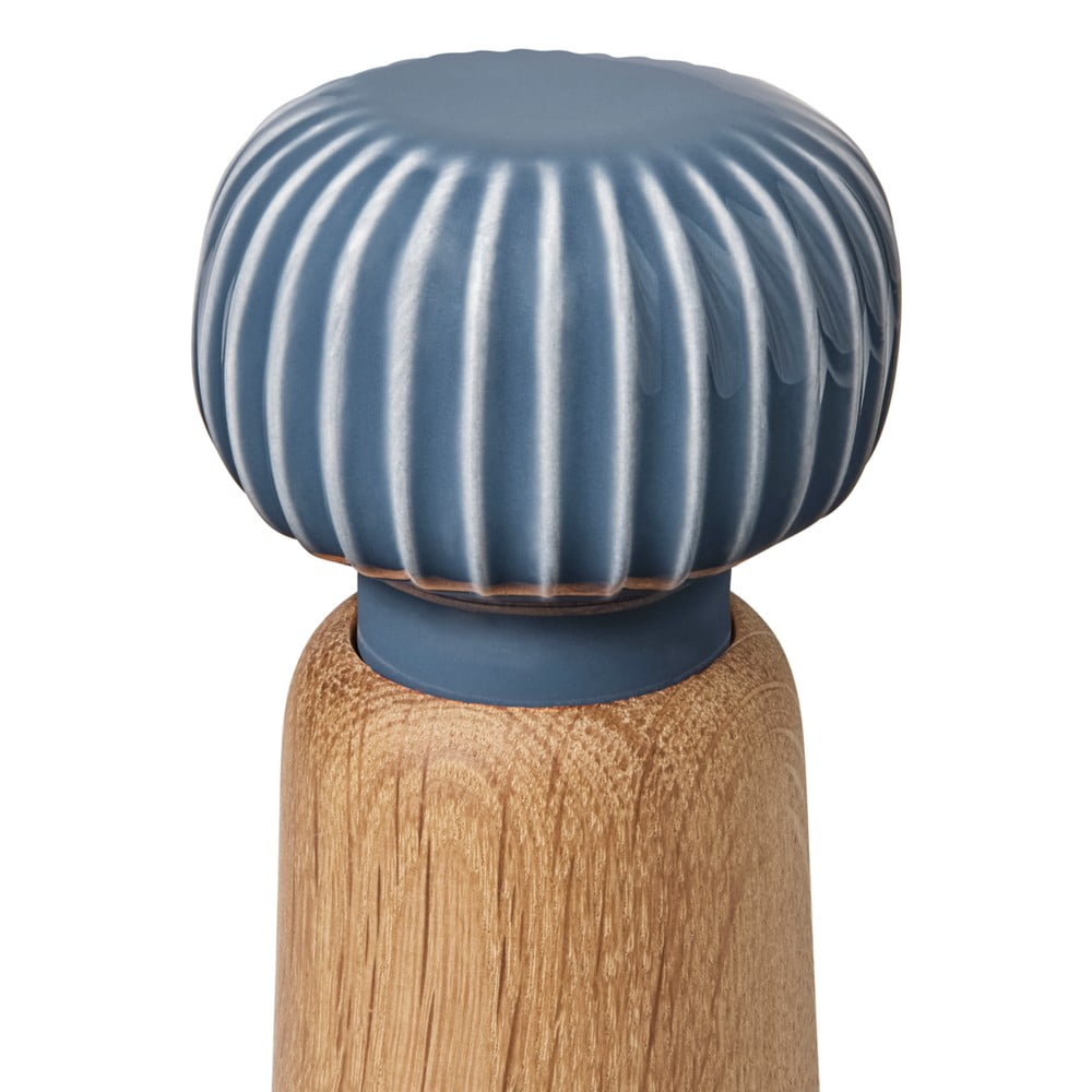 Młynek do przypraw z drewna dębowego z szaroniebieskim porcelanowym detalem Kähler Design Hammershoi, wys. 17,5 cm (zdjęcie 3)