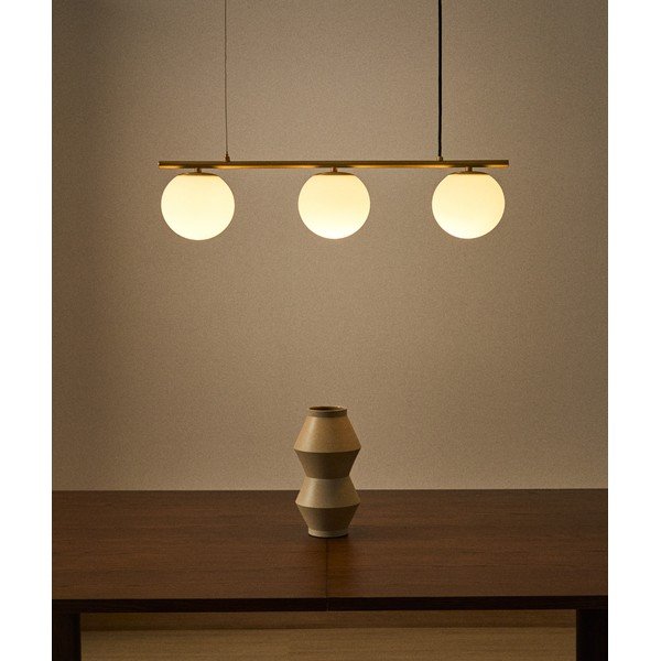 Biała/w kolorze złota metalowa lampa wisząca ze szklanym kloszem Brisia – Kave Home-image-1