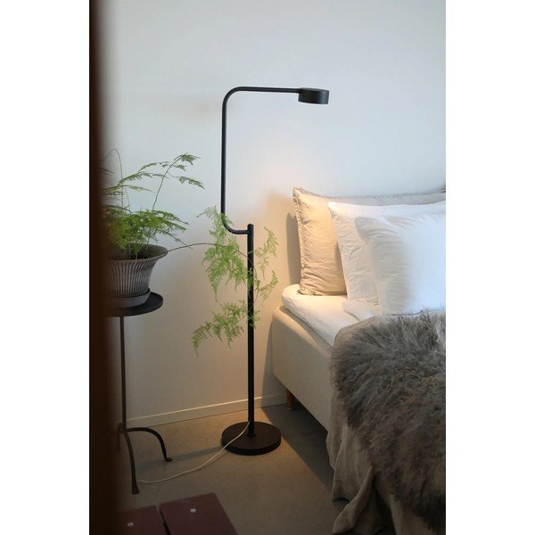Czarna lampa stojąca LED ze ściemniaczem i metalowym kloszem (wysokość 130 cm) Hugo – Markslöjd-image-1