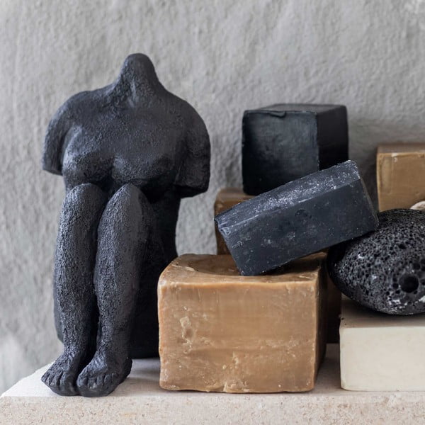 Figurka z żywicy polimerowej (wysokość 14 cm) Sitting Woman – Mette Ditmer Denmark-image-3