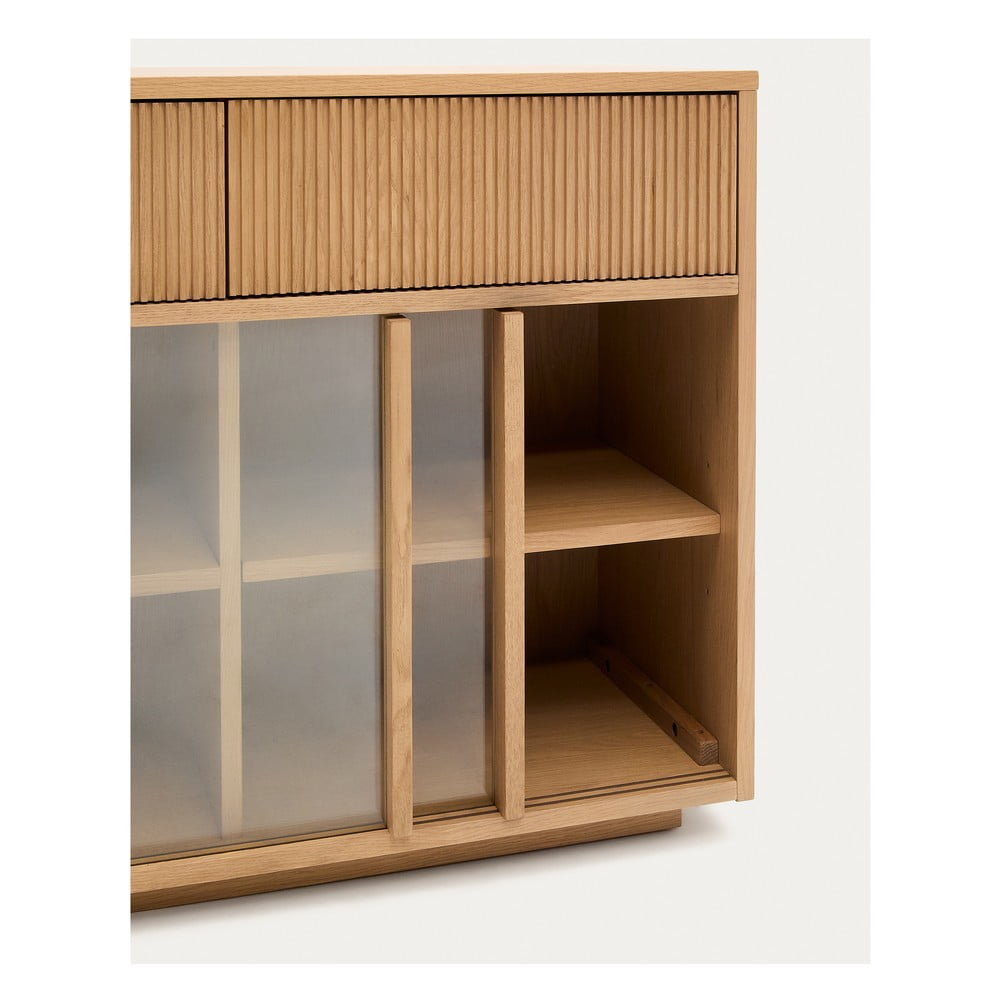 Witryna w dekorze dębu z drzwiami przesuwnymi w naturalnym kolorze 200x80x40 cm Helvine – Kave Home (zdjęcie 8)