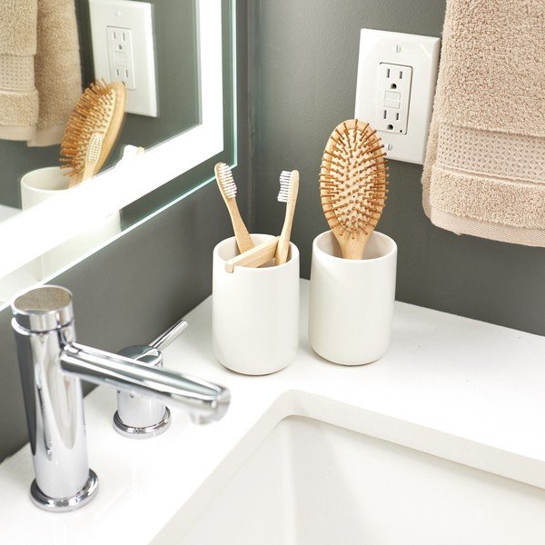 Biały ceramiczny kubek na szczoteczki iDesign Vanity-image-1