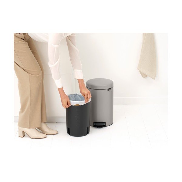Jasnoszary stalowy kosz na śmieci z pedałem 12 l NewIcon – Brabantia-image-4