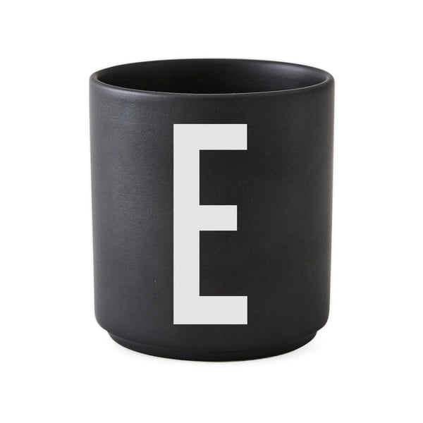Czarny porcelanowy kubek Design Letters Alphabet E, 250 ml