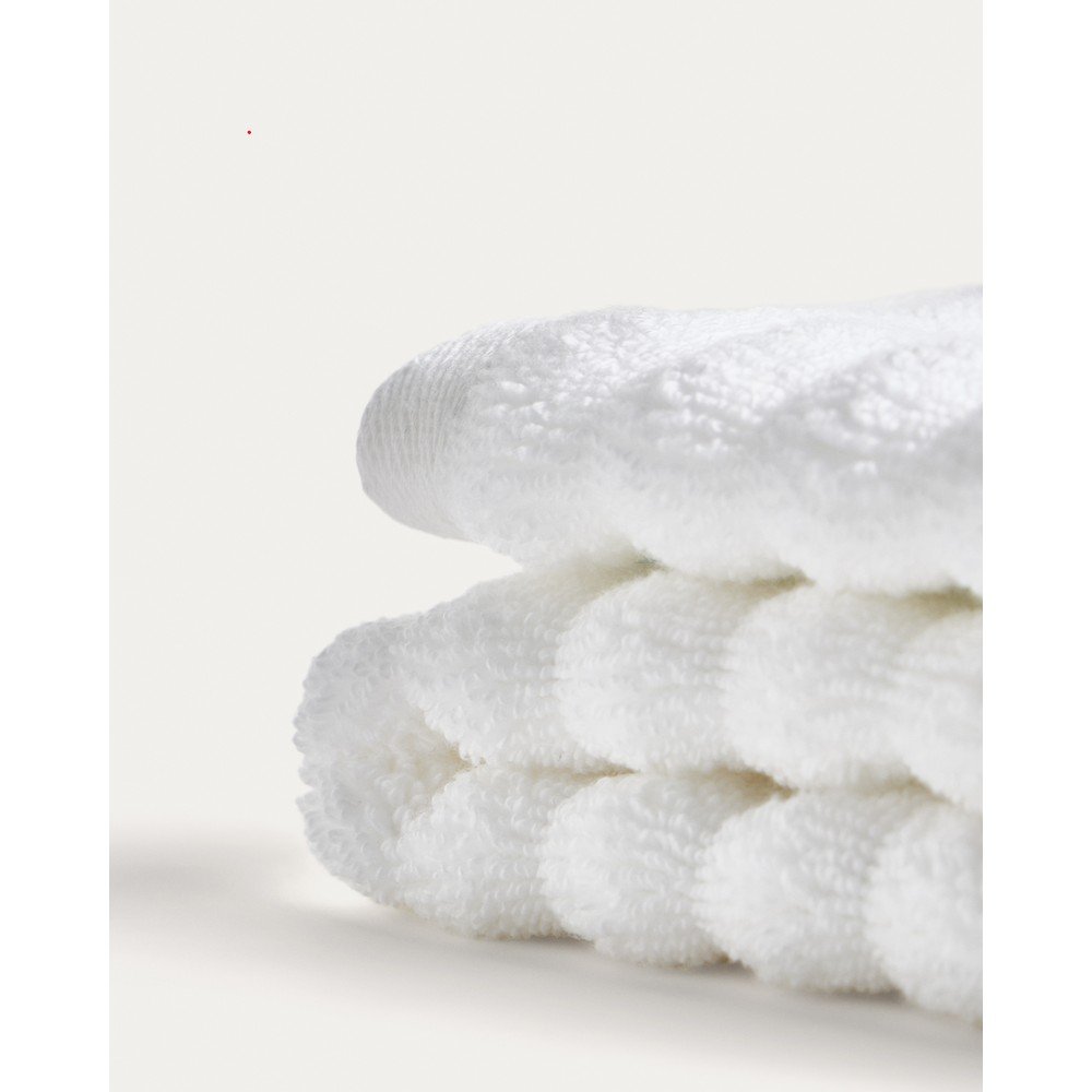 Biały bawełniany ręcznik frotte 50x90 cm Navira – Kave Home (zdjęcie 9)