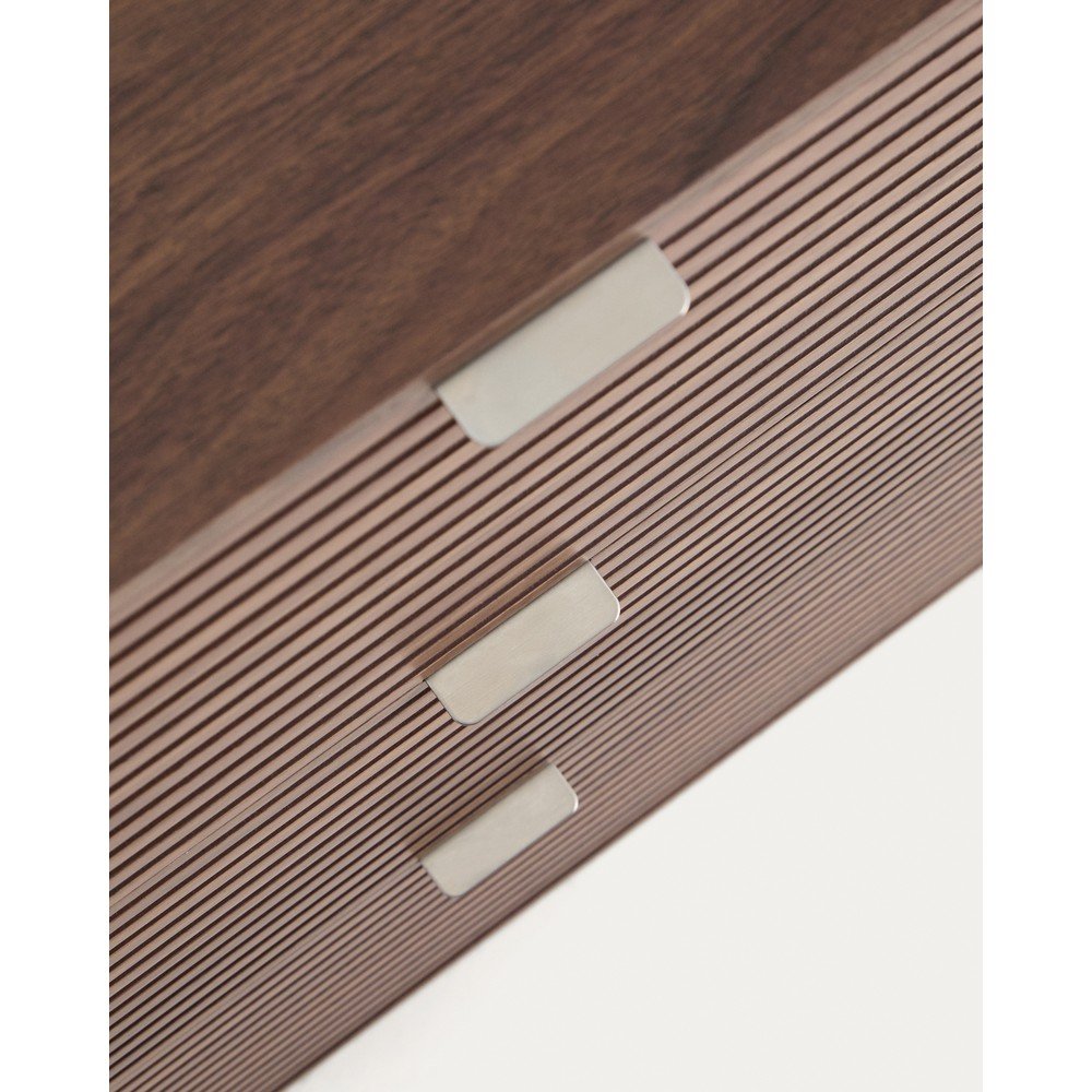 Komoda w dekorze orzecha w ciemnym naturalnym kolorze 120x75x50 cm Norlen – Kave Home (zdjęcie 4)